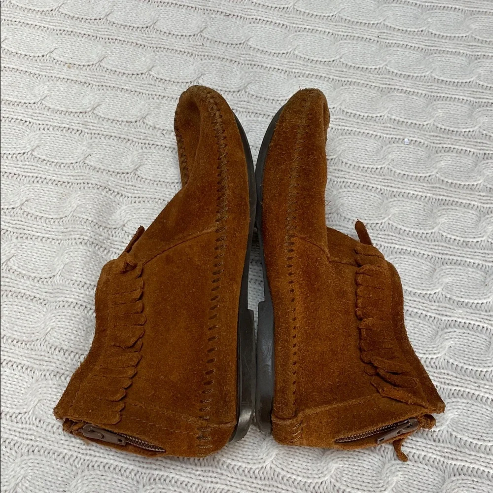Minnetonka Kids sz 2 suede leather Brown Moccasin ankle Boots fringe rubber sole